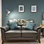 Snugg *