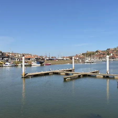 Snugg Whitby
